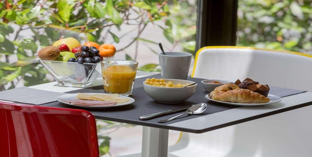 Hotel Kyriad Brive Ouest Ресторан фото